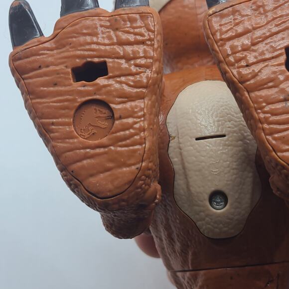 Jurassic World Wild Chompin Carnotaurus Toro Dinosaur Action Figure Cretaceous - Picture 11 of 11